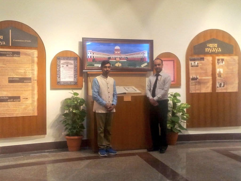 On this Day The #SupremeCourtofIndia, 28 Jan 1950.
I presented innovative, creative 2D/3D model of Supreme Court Of India Building (Architecture) to Hon'ble #CJI Chief Justice of India H L Dattu on January 2015. It was placed at #SupremeCourt Museum🇮🇳, New Delhi, India.