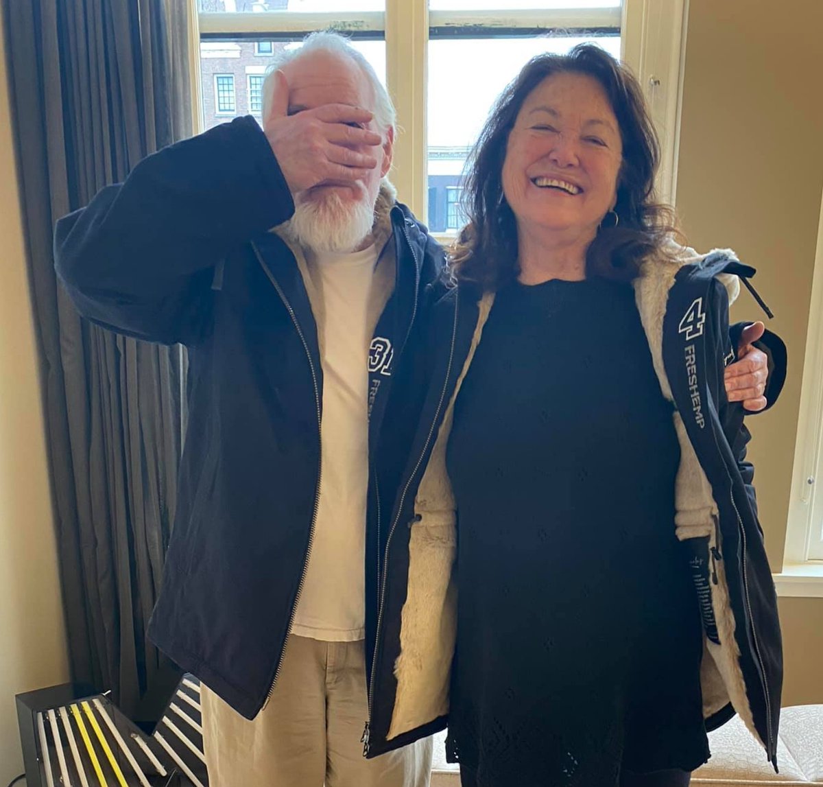 vocnederland's tweet image. RIP David Watson aka Sam the Skunkman, legendary breeder and scholar of cannabis, creator of Skunk #1. He played a pivotal role in the Dutch Nederwiet revolution and global cannabis culture. A true giant has passed.📷David and his wife Diane in 2021. Photo: Legends Of Cannabis.