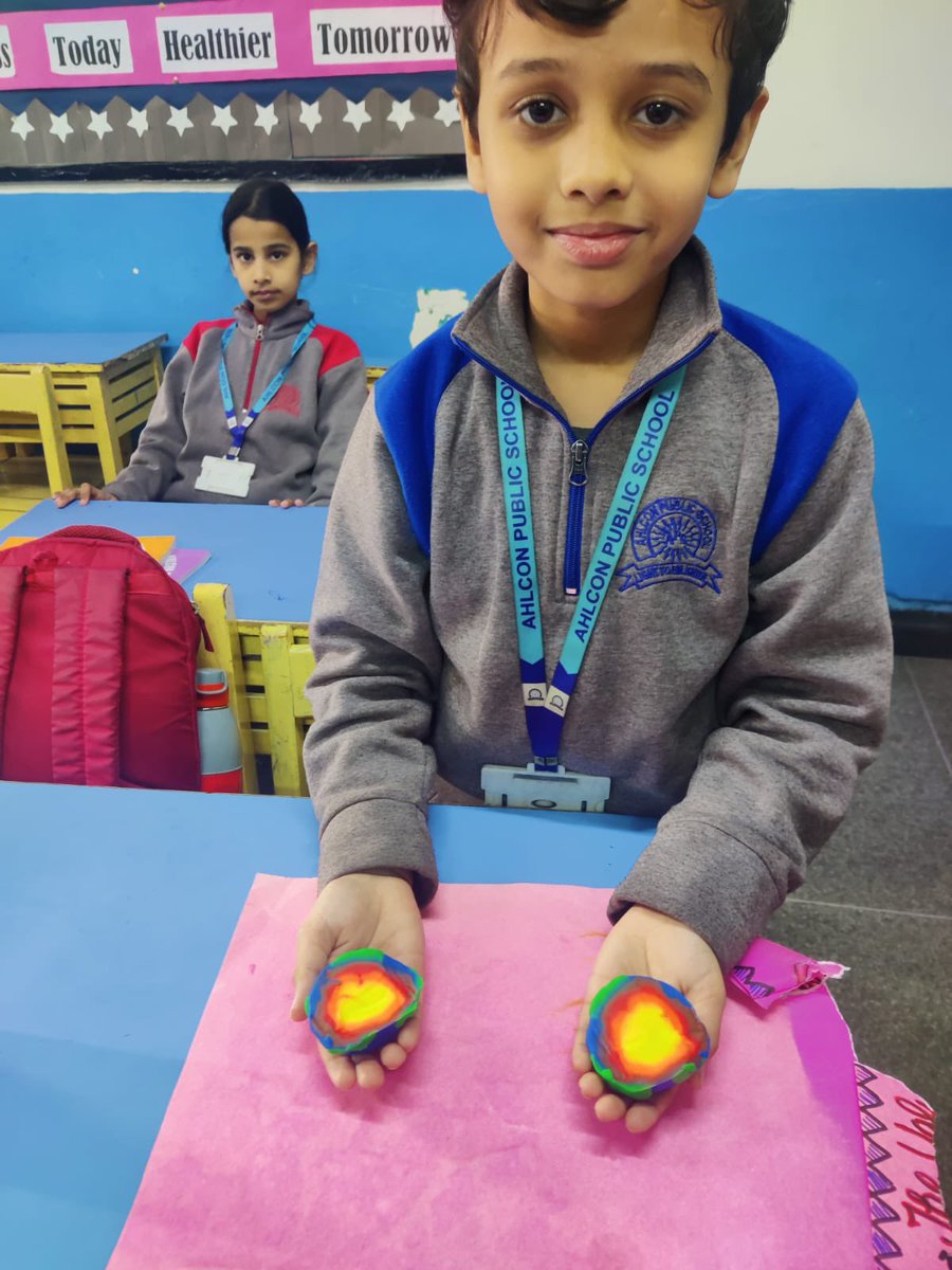 PublicAhlcon's tweet image. Class 4C Science Enrichment activity, 3D model of Layers of Earth 🌍 
#PreparatoryStage #PlanetEarth #OuterCore #InnerCore 
@ashokkp @Ahlconpublic1 @seemasoniaps @MamthaSays @monikakarnatac @GanguliKuhu