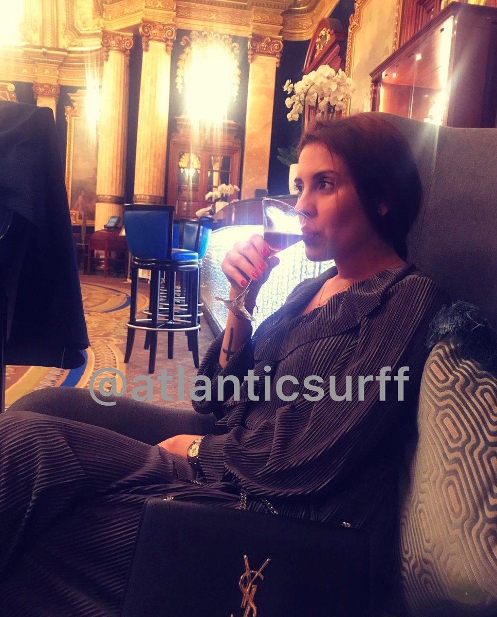 atlanticsurff's tweet photo. Les presento a la mujer del sindicalista Omar Maturano, responsable del paro de trenes. Es “empresaria”, dueña del Resto Tribu (ubicado sobre terrenos ferroviarios). También tiene Ainhoa, empresa gastronómica con domicilio en Freire al 1900, que es una locación de Trenes Argentinos. Esto son solo algunos negocios de Maturano. Señores, mostremos lo que los medios ensobrados quieren silenciar. 👇👊💣🔥
