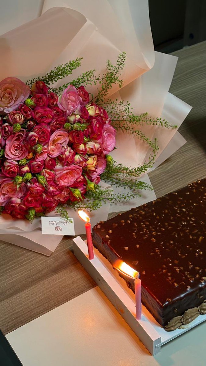 " قالو توادع قلت ياصعب الوداع
وشلون أوادع من معه قلبي وديع! ".💙

.