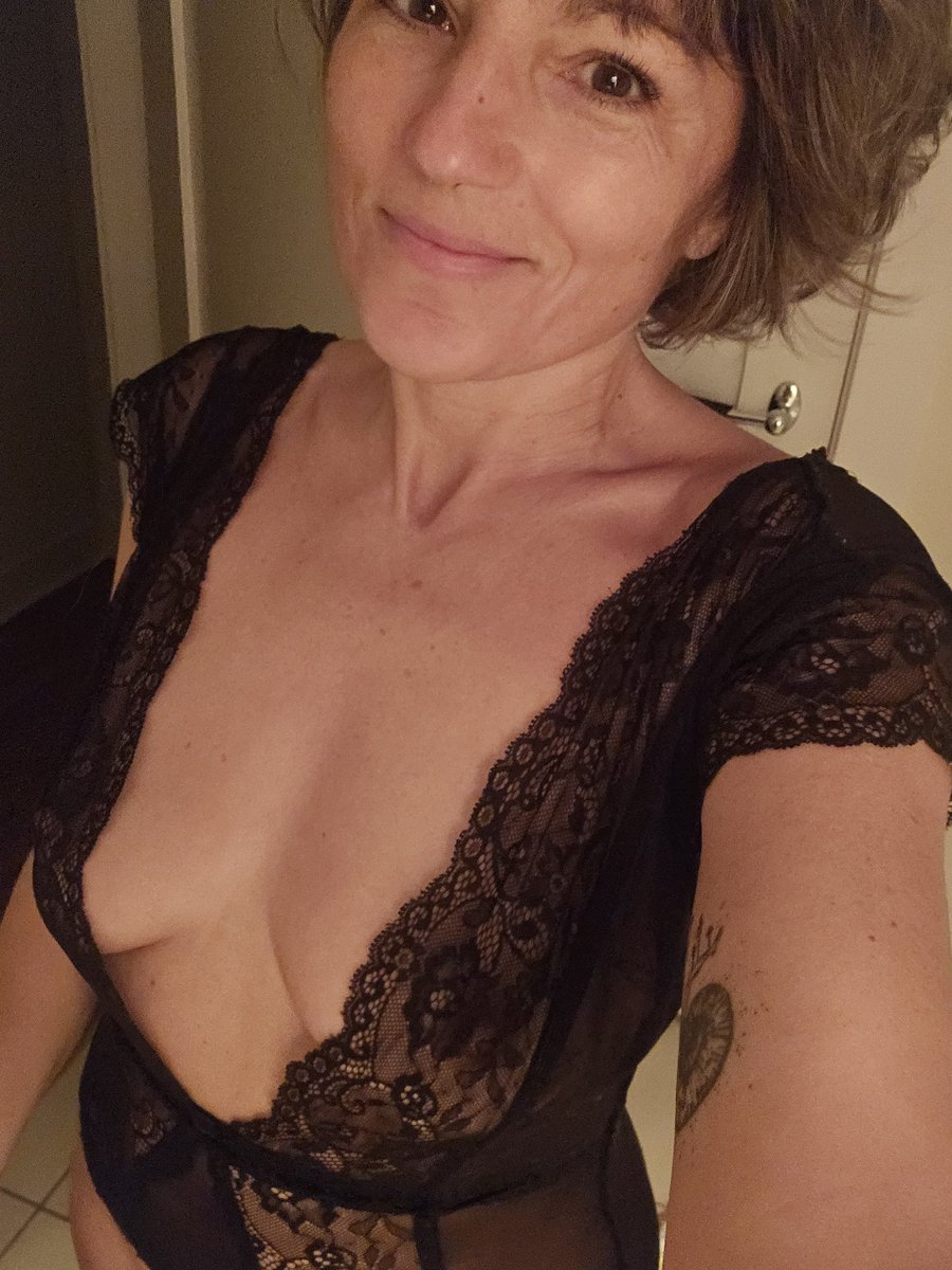 emme_fox_of's tweet photo. Goodnight, Lovers! 💋 https://t.co/vxIMZX1k7X