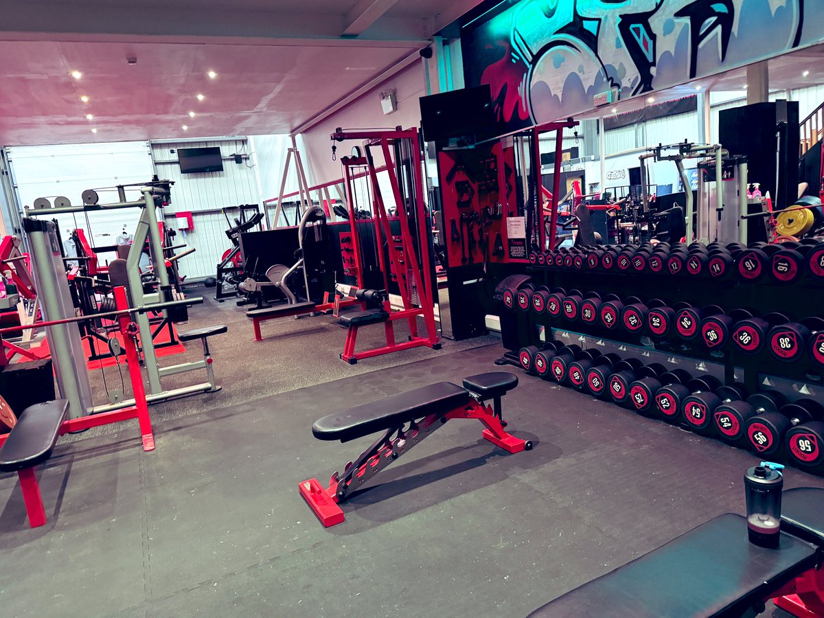 If this type of space intimidates you, you want to join a gym, and you live within commuting distance to East Yorkshire then let's go together and remove those fears. I have guest passes and will happily do an induction with you. I'm not a know it all, i just know how it feels ❤️