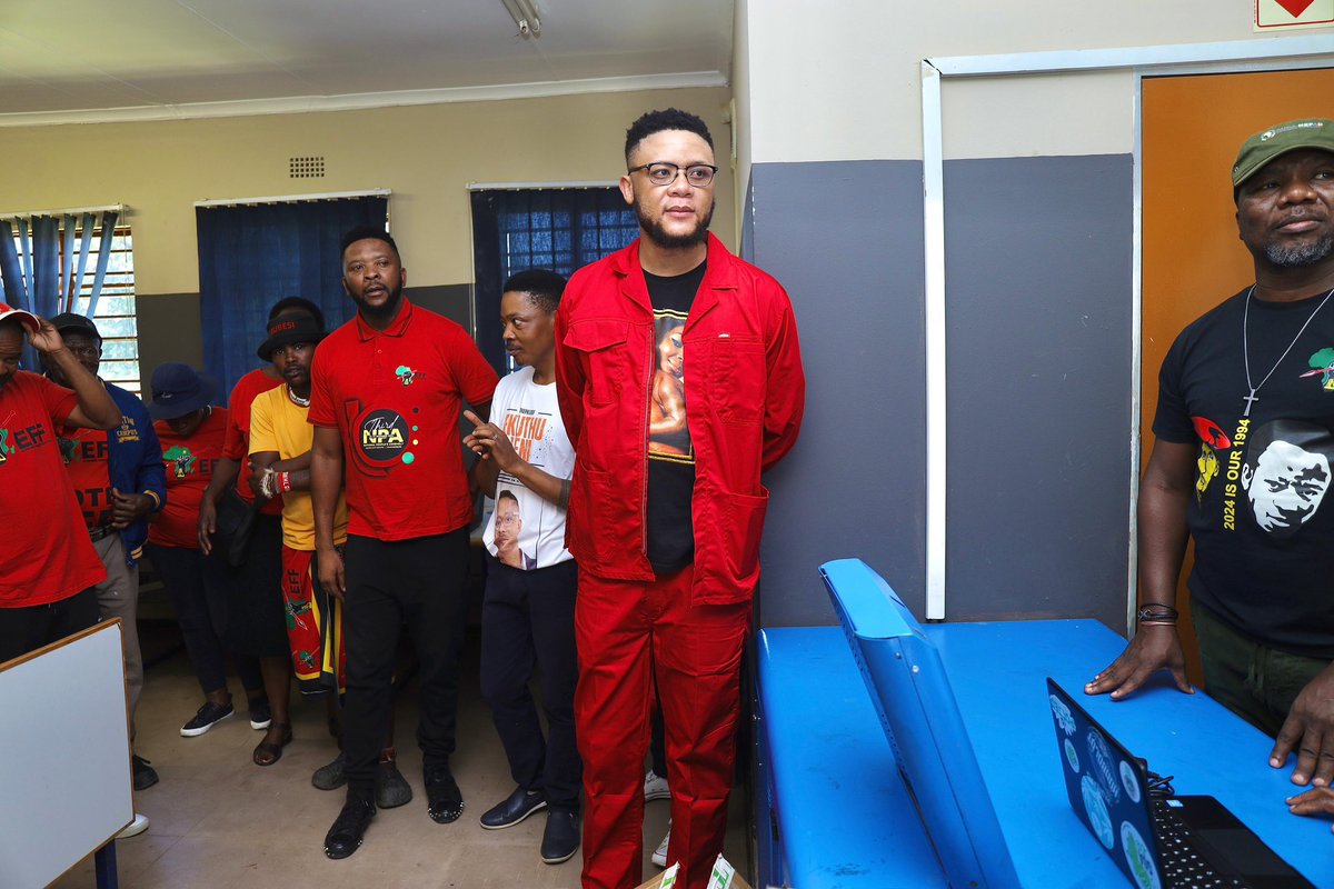 ApostleDeza's tweet photo. [BREAKING NEWS]

@EFFSouthAfrica Donates Laptops To Another School‼️‼️‼️

EFF MP, Commissar Vuyani Pambo visited Ekuthuleni Primary School in Soweto, Diepkloof Zone 5, earlier today to deliver on the commitment he made during his oversight visit.

#UmntanaEskolweni #BackToSchool #EFFTurns12 ❤️🖤💚