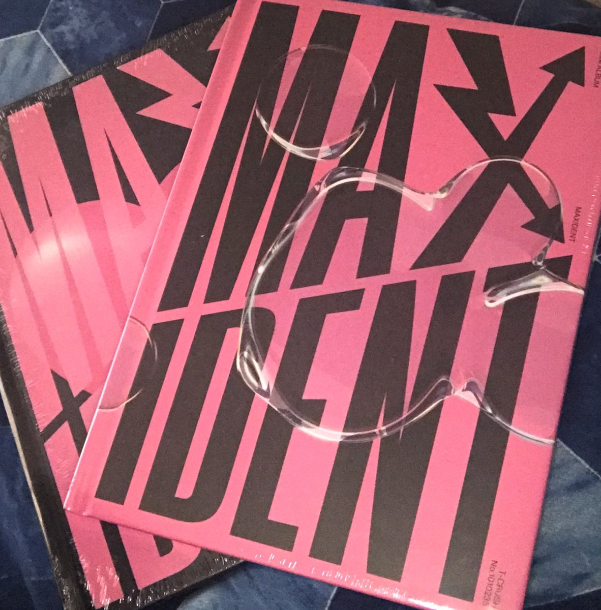 hanniemails's tweet photo. wts lfb stray kids skz ph ww

medj rush selling thread kasi im leaving ph na in 2 weeks 😭 prices are nego if marami kau i-get hehe

maxident sealed album
- ₱200 ea
- may or may not have pob (don’t remember if first press><)
- avail: 5 pink, 4 black

🚚: flash, ggx 
📍: pasig
++ https://t.co/MFE5gF34jy