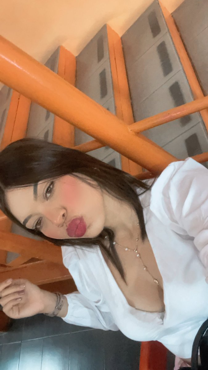 😗