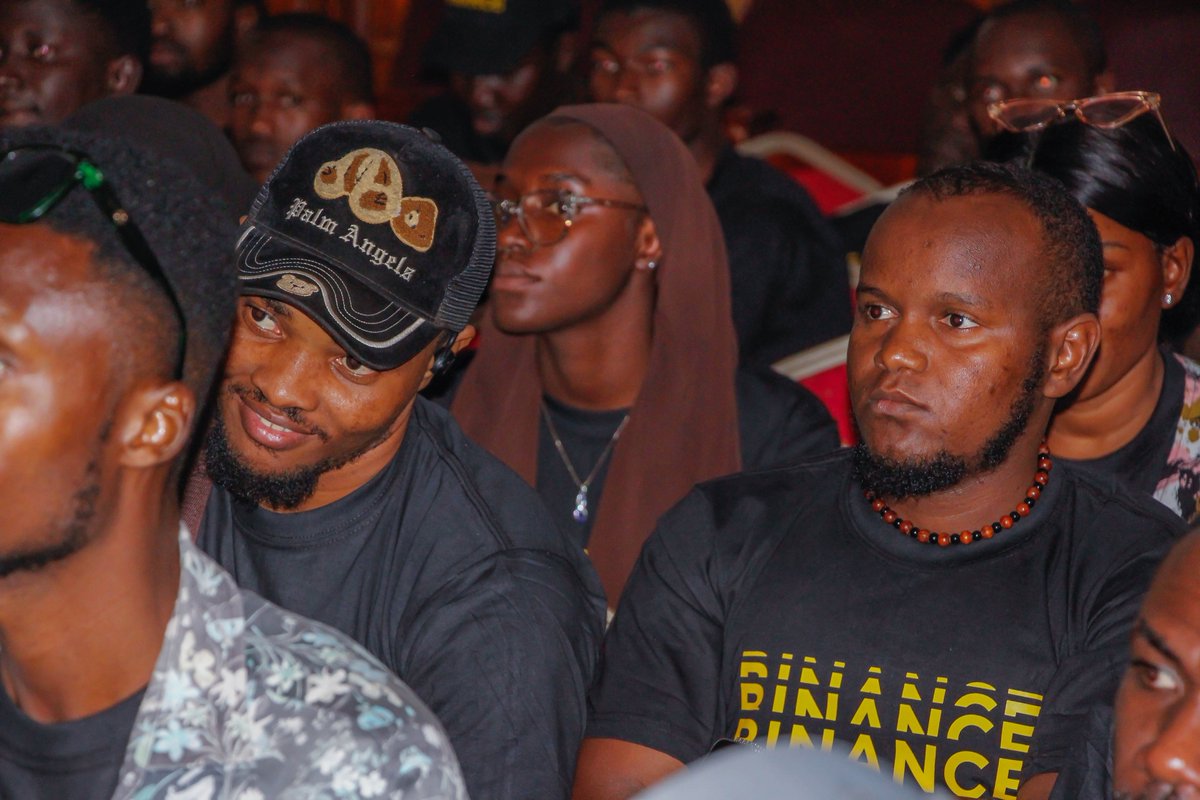 BinanceAfrica's tweet image. Last weekend, #Binance team hosted a community meetup in Banjul, The Gambia. 

Our team taught 160+ attendees all about Web 3 use cases &amp;amp; blockchain ecosystem.

Thank you for the warm reception at #BinanceMeetupBanjul 💛