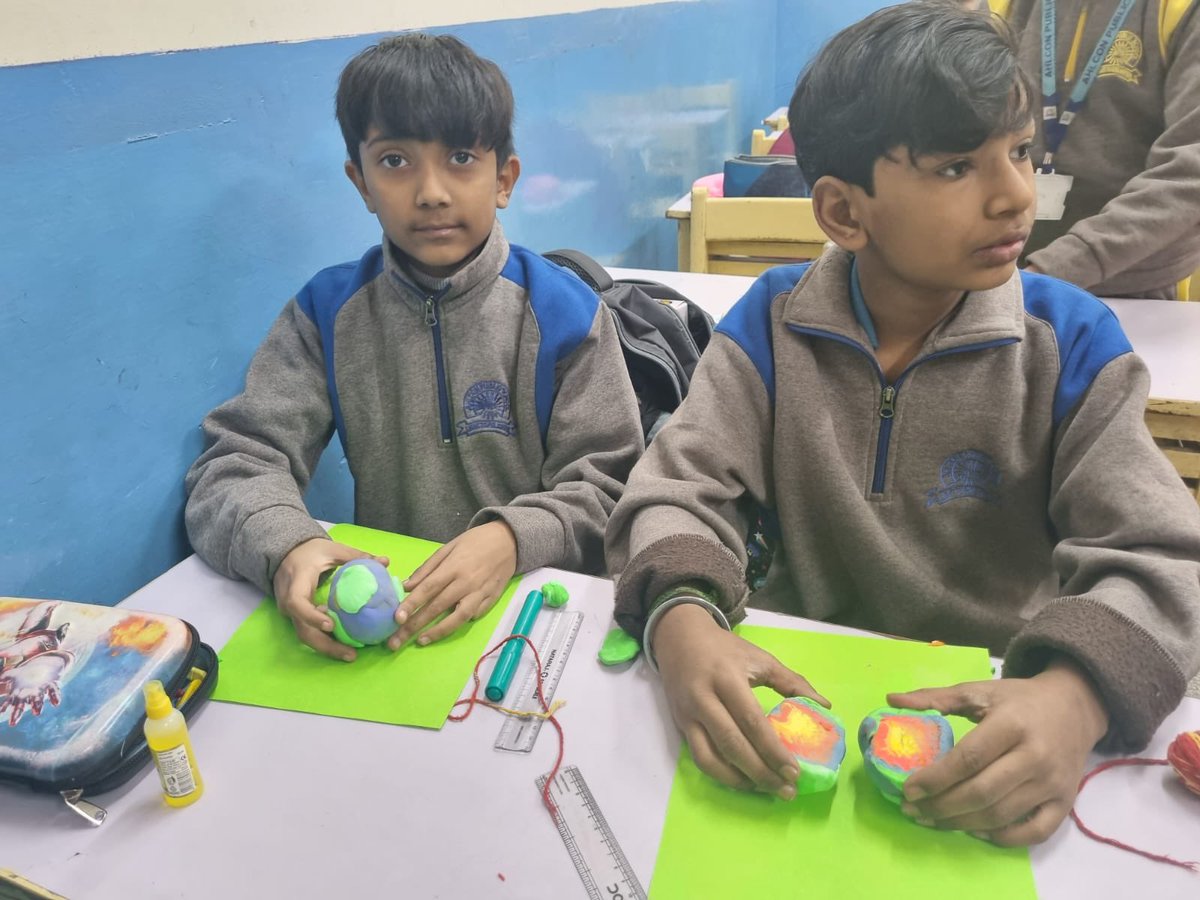 PublicAhlcon's tweet photo. Class 4A Science Enrichment activity, Layers of Earth 🌍
#PreparatoryStage #EarthInterior #Crust #Mantle #Core
@ashokkp @Ahlconpublic1 @seemasoniaps @MamthaSays @monikakarnatac @GanguliKuhu https://t.co/JEL5L2qG8L