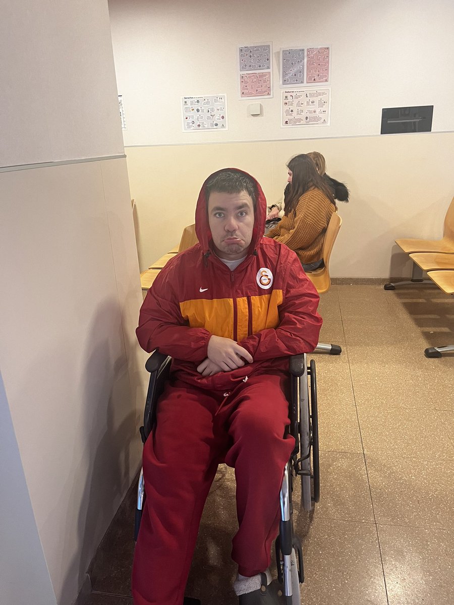 Pues vuestro padre va a estar un poco de baja me da a mí :(
Aczino, como se sale de esto?