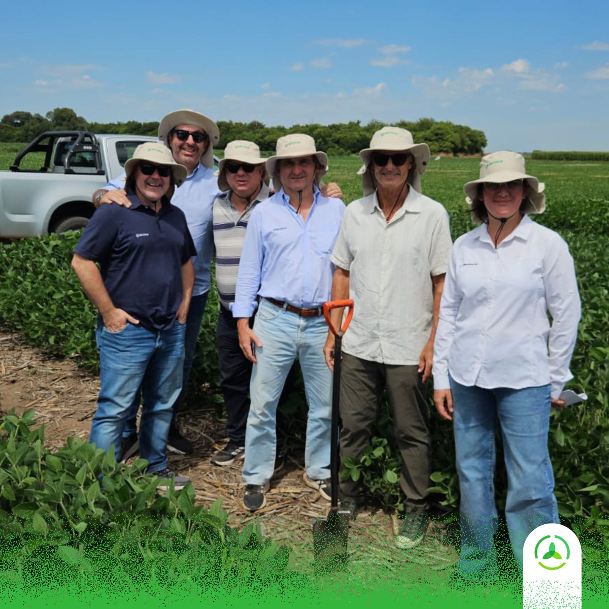 AgroconsultorSA's tweet photo. En modo bio 🚀🌱.
Junto a #Biotrop, tuvimos la oportunidad de ver avances ensayos de desarrollo de #bioestimulantes para soja.
Un proyecto que nos llena de entusiasmo, donde exploramos las posibilidades que ofrecen las tecnologías bio para potenciar la #AgriculturaConTodo! https://t.co/ZGU7ual3Rm
