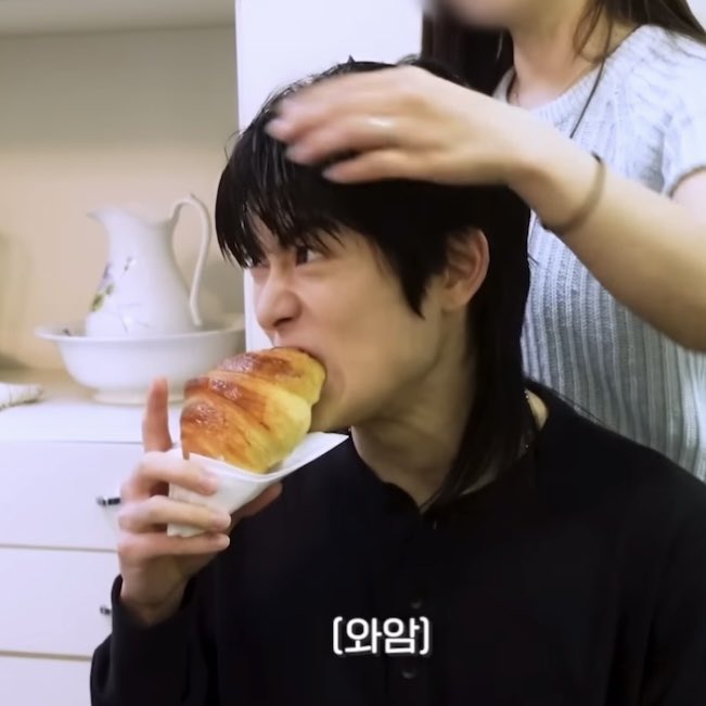 _nneocityy's tweet photo. 뭐 먹을때마다 크와앙 먹음 https://t.co/OKzk7geMUZ
