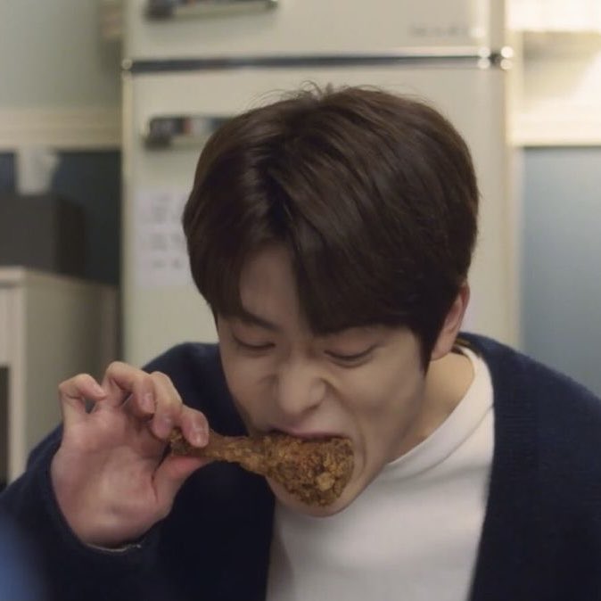 _nneocityy's tweet photo. 뭐 먹을때마다 크와앙 먹음 https://t.co/OKzk7geMUZ