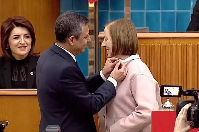 yildiz_tar's tweet photo. CHP’ye katılan Selma Aliye Kavaf, Aile Bakanlığı döneminde “eşcinsellik hastalıktır” demişti. Bu kadar üst perdeden kurumsal homofobinin öncülerindendi. Hiç pişman olmadı, özür dilemedi. Aile Yılı transferi oldu şimdi de… https://t.co/U8SdLy2T7G