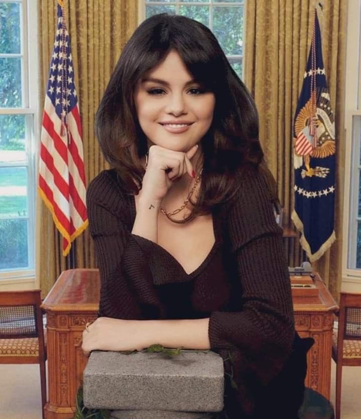 souvenirgomez1's tweet image. Selena for president of the US 🇺🇸