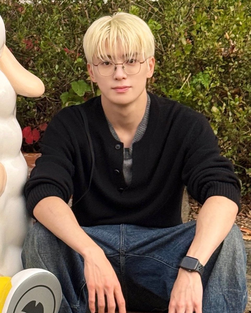 ADORE0214's tweet photo. 🤓 https://t.co/RZc6qjfZQl