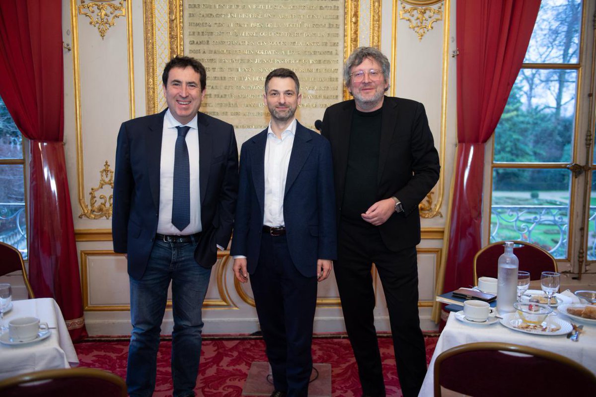 Fabrice Le Saché (@f_lesache) on Twitter photo Matin, midi et soir le <a href="/medef/">Mouvement des Entreprises de France</a> se mobilise contre les velléités de taxation des entreprises. Au <a href="/Senat/">Sénat</a> avec la filière des jeux en ligne qui a investi lourdement, est clé sur tech/IA et contribue au sport français.
En taxant on ne rebouche pas le trou de la dette, on le creuse !! Matin, midi et soir le <a href="/medef/">Mouvement des Entreprises de France</a> se mobilise contre les velléités de taxation des entreprises. Au <a href="/Senat/">Sénat</a> avec la filière des jeux en ligne qui a investi lourdement, est clé sur tech/IA et contribue au sport français.
En taxant on ne rebouche pas le trou de la dette, on le creuse !!
