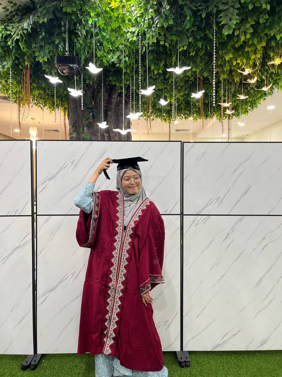 laura🦋 tweet media