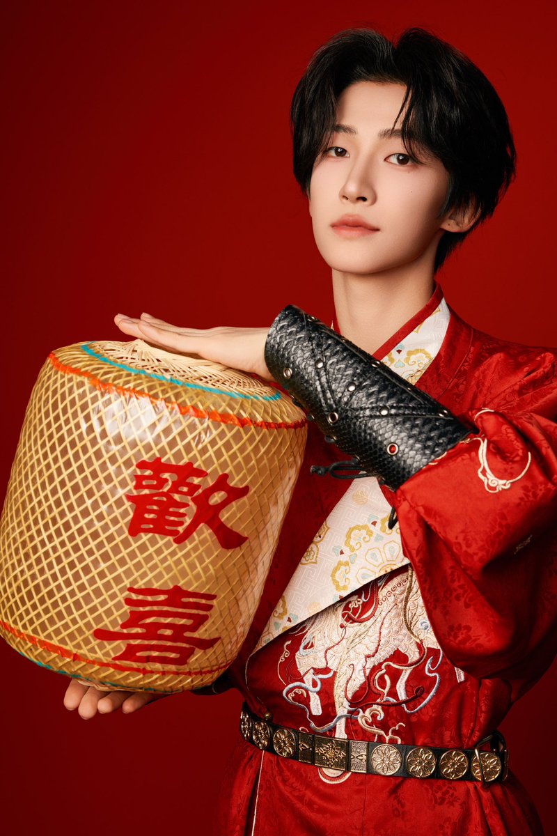 Liuyu_Fanclub's tweet photo. 250125 LIU YU STUDIO Weibo Update
Cross Lingnan scroll, feel the charm of traditional Chinese music.
#Liuyu #刘宇 #劉宇
#リュウユ #리우위 #หลิวอวี่ #LưuVũ #广东卫视 #GDTV #广东卫视湾区春晚 https://t.co/Z8ZKV0PQWW