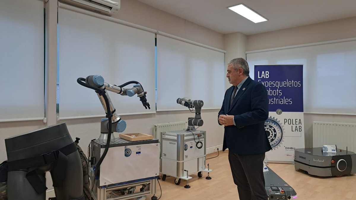 SubGobBUR's tweet photo. 🗓️ #AGENDA | El subdelegado del Gobierno en #Burgos, Pedro de la Fuente, ha asistido esta mañana en @_ITCL a la inauguración oficial de las instalaciones del proyecto #PoleaLab que ofrece a las pymes el primer laboratorio 5G industrial y Exoesqueletos/Cobots de España https://t.co/DBQHniHG4p