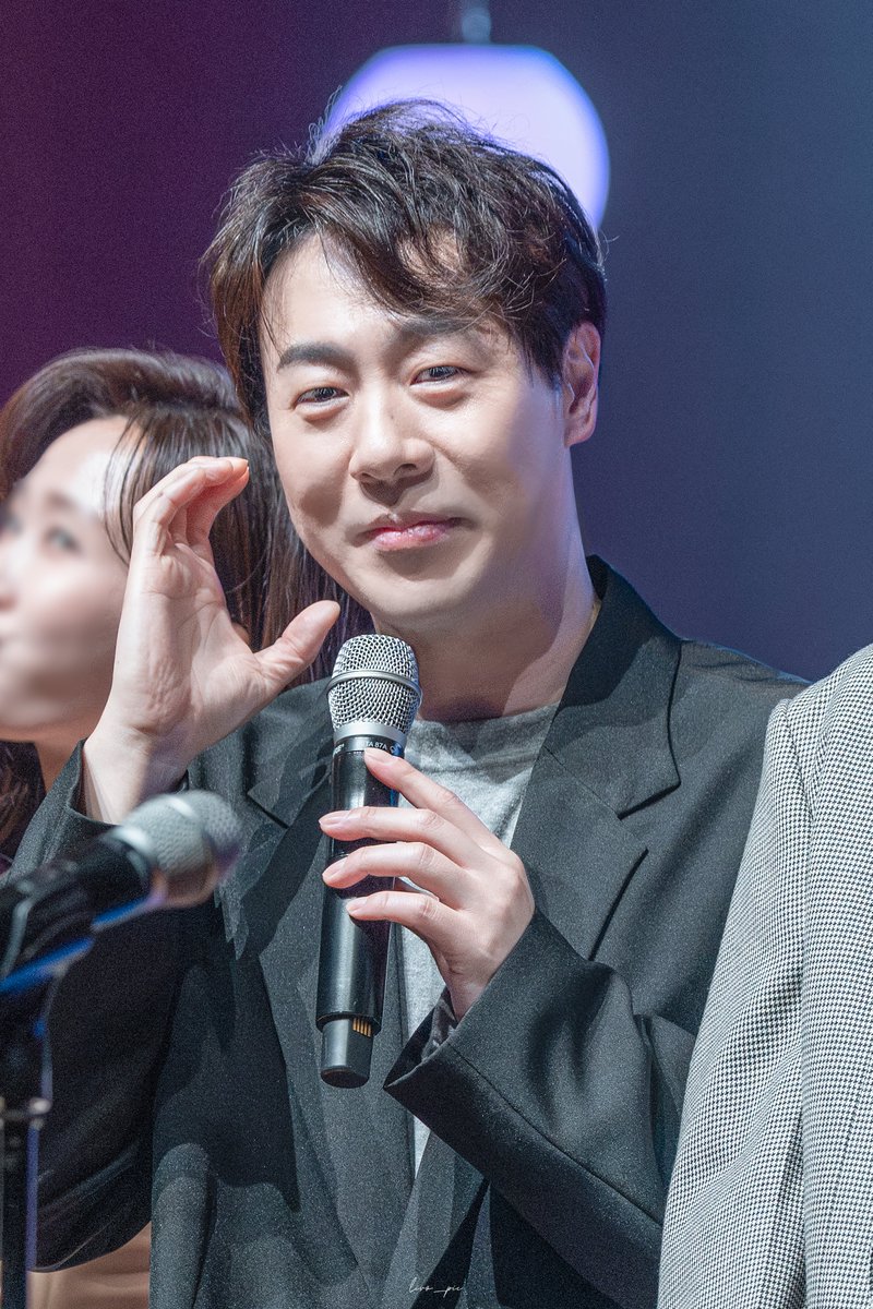 liro_pic's tweet photo. 250127 뮤이어 (MU : YEAR) 스테이지

#박유덕

🫶🏻볼하트 맞습니다🫶🏻 https://t.co/S2vbJTRi9P