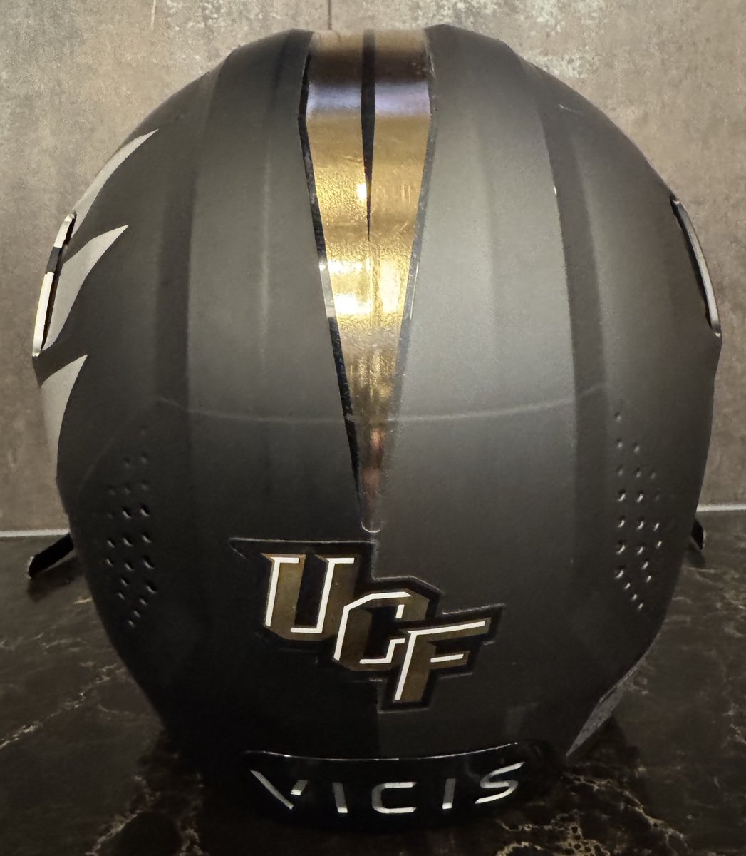 JimNagyOU's tweet photo. 🔥Sneak peek at Dillon Gabriel's custom helmet for @seniorbowl week honoring three programs he played for: @oregonfootball, @OU_Football, &amp; @UCF_Football.

#TheDraftStartsInMOBILE™️ https://t.co/AiX4RWGWY5