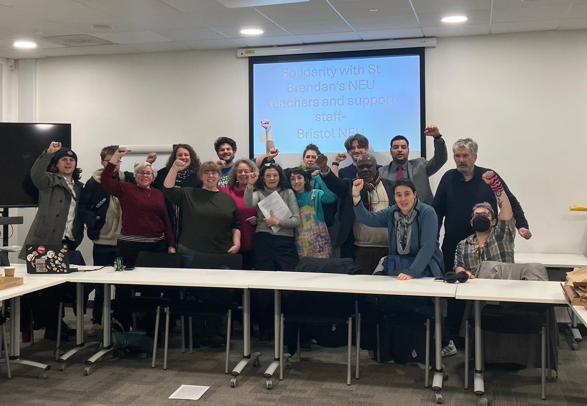 Message of solidarity with St Brendan’s NEU out on strike (teachers) and refusing to undermine strikes by not crossing picket in solidarity (support and supply)

Next strike day: Wednesday. Come to picket if you can and send solidarity photos and messages!