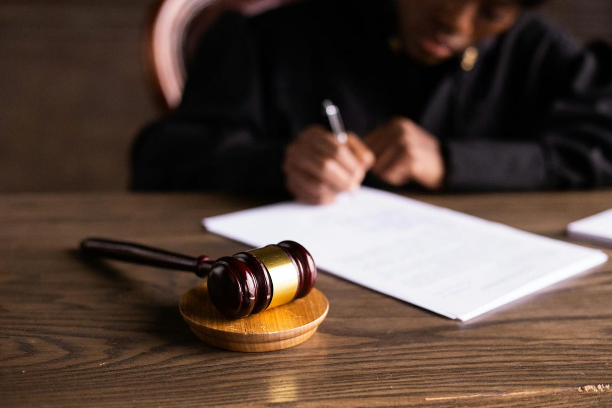 LaClivella's tweet photo. Un dels principals problemes durant el processos judicials per violència de gènere és la  victimització secundària que pateixen moltes víctimes. L'Adrià Vicens ens explica aquest fenomen des d'una perspectiva jurídica. @vicens_adria 

El podeu llegir a: https://t.co/aURCLbvAD2 https://t.co/11DWXBkz40