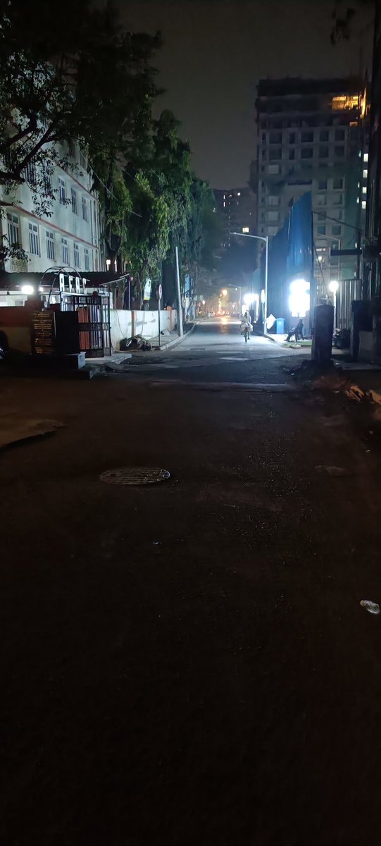 RoadCrusade's tweet image. REMINDER #3
@Adani_Elec_Mum 
WHEN ARE YOU RESTORING STREET LIGHTS ON MANDLECHA STREET CHEMBUR? Only light there is from  construction site.