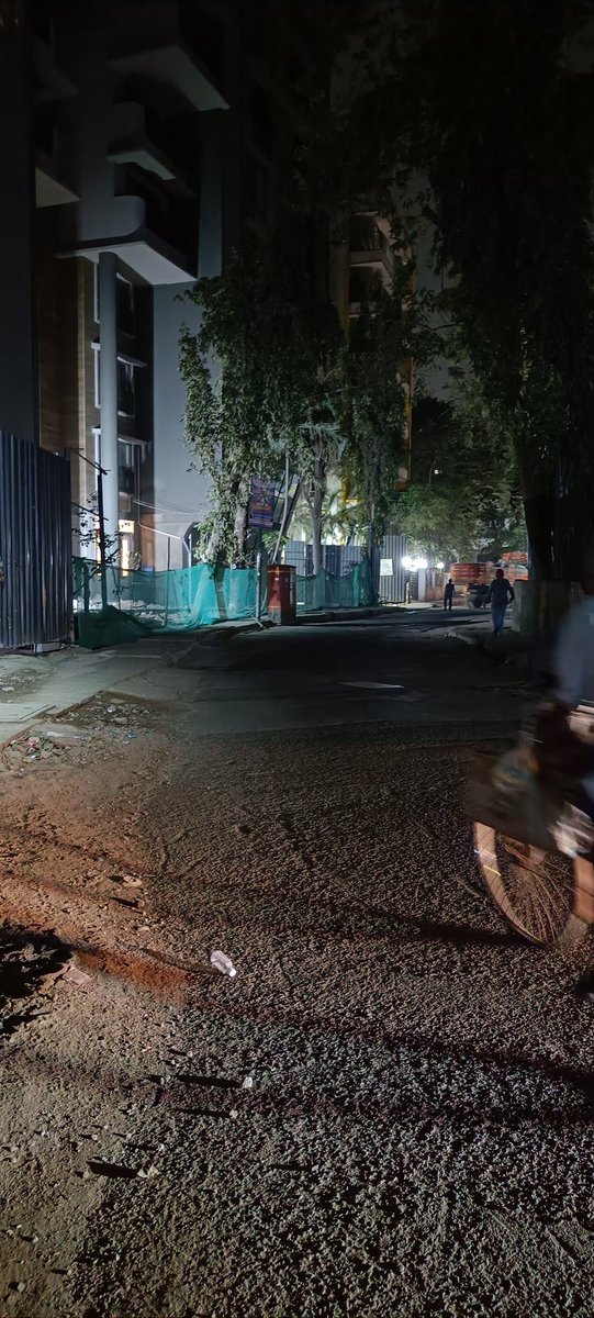 RoadCrusade's tweet image. REMINDER #3
@Adani_Elec_Mum 
WHEN ARE YOU RESTORING STREET LIGHTS ON MANDLECHA STREET CHEMBUR? Only light there is from  construction site.