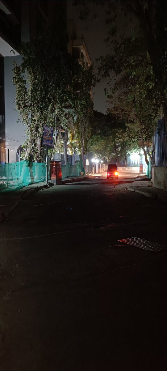 RoadCrusade's tweet image. REMINDER #3
@Adani_Elec_Mum 
WHEN ARE YOU RESTORING STREET LIGHTS ON MANDLECHA STREET CHEMBUR? Only light there is from  construction site.