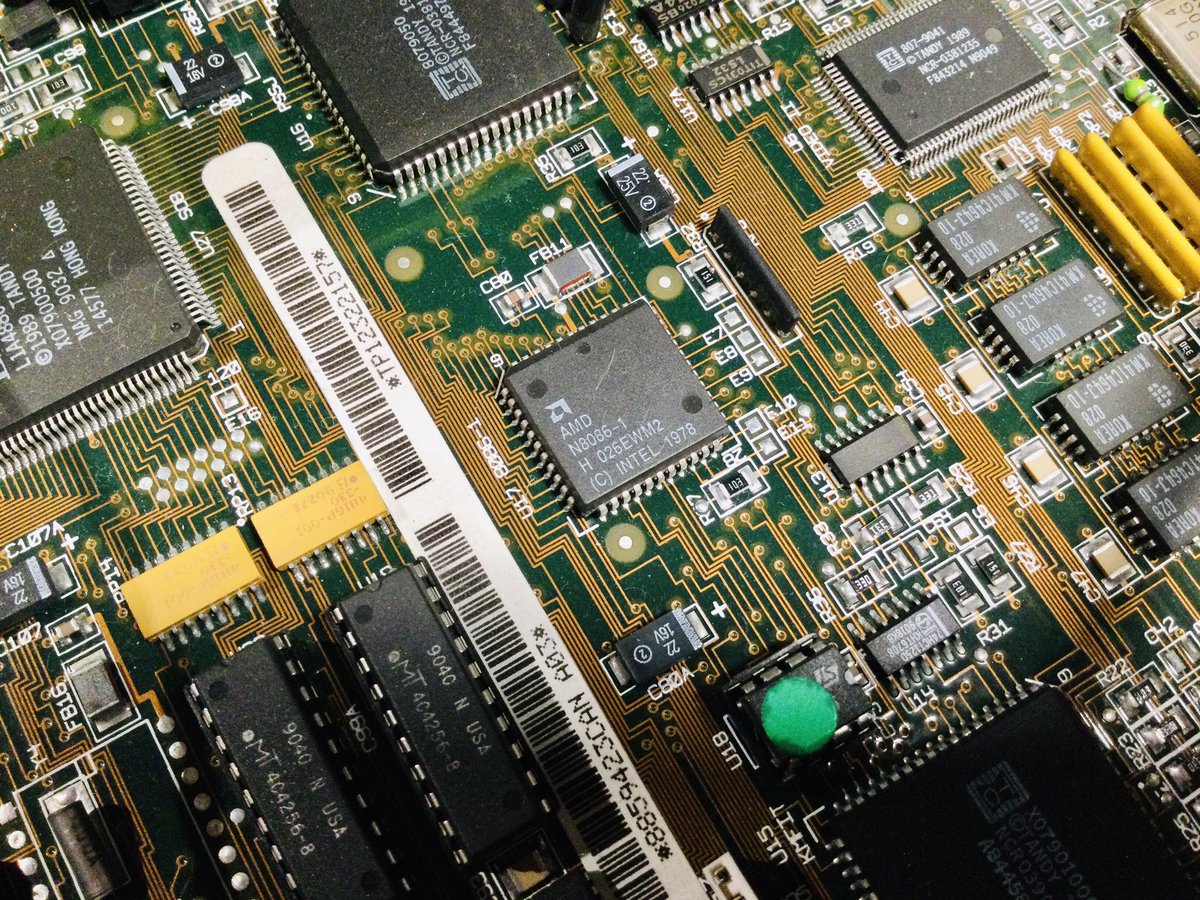 gordoslair's tweet image. I spy with my little eye a AMD 8086 processor running at 9.56MHz. #AMD #Tandy1000
