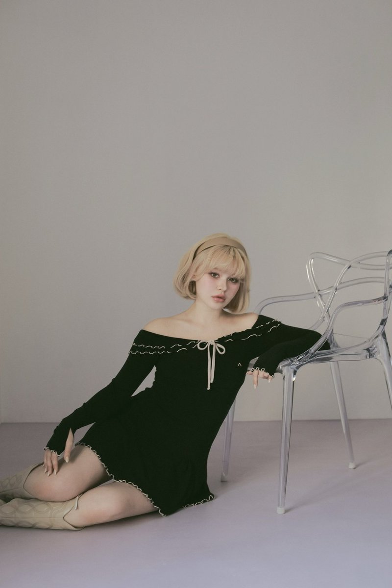 Betty frill mini dress color beige/black ¥13200-tax in 生地端の