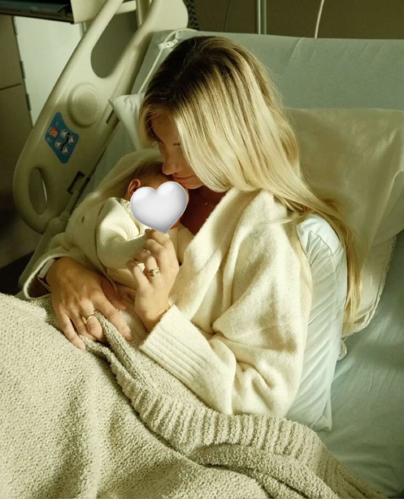 ᅠ

ᅠᅠ

     A new arrival at home
     “ ᴊᴜʟᴇs ʟᴇᴄʟᴇʀᴄ ᴍᴀ́ʀϙᴜᴇᴢ „ 🤍🍼

     ²⁸ ˑ ⁰¹ ˑ ²⁰²⁵
➥ “ I couldn't have dreamed of a better
        way to start the year. twice DAD,
        welcome home my son. ”
        ———————————
ᅠᅠ

ᅠᅠ