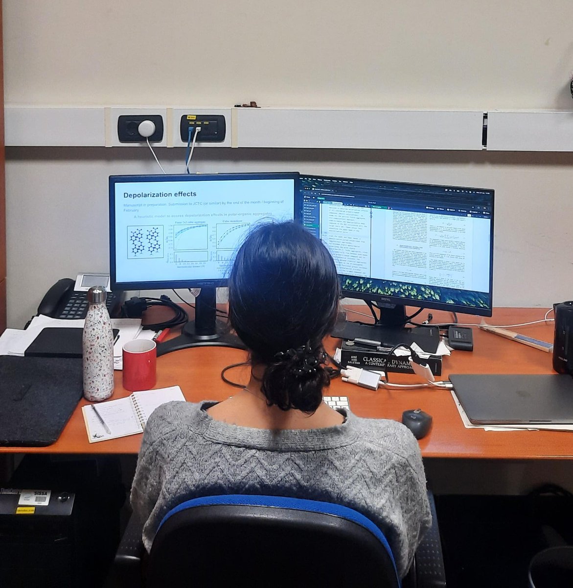 MAGNELIQproject's tweet photo. New article in the pipeline!✨
As part of #Magneliq, the CNR team investigated how polar molecules aggregate, focusing on charge changes and depolarization. Findings will soon be shared with the scientific community, stay tuned! 🧪🌍
#Horizon #FET #H2020 #Research #Innovation https://t.co/HnCpMH4EYb