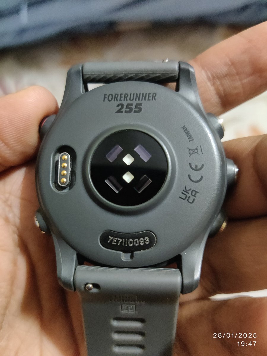 nihirpatel97's tweet photo. @Garmin @GarminFitness @GarminUK 
Suddenly showing blue traingle. Request to kindly ressolve it. https://t.co/IwHjTT0V2a