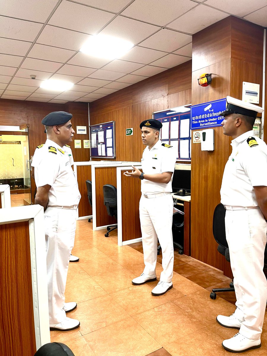 IN_NESNavy's tweet photo. Cmde SM Urooj Athar, Cmde (Naval Edn) #NHQ, reviewed educational facilities at Mumbai during 23-24 Jan 25. Cmde (NE) visited the Command Reference Library and Exam Centre #INOES, and interacted with Education Officers of the station. https://t.co/rW478CvlqD