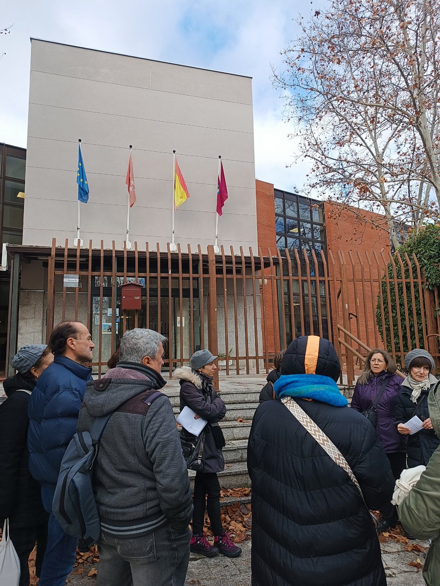 iceas_ong's tweet photo. #PaseoDeJane #UrbanismoFeminista 
Desde el 2019, el #ObservatorioDeGénero #Usera recoge y analiza información sobre cuestiones como la iluminación, visibilidad, accesibilidad, usos de los espacios...con #PerspectivaDeGénero 
Hoy, estuvimos en "Poblado dirigido" de #Orcasitas. https://t.co/XEMi1YecuU
