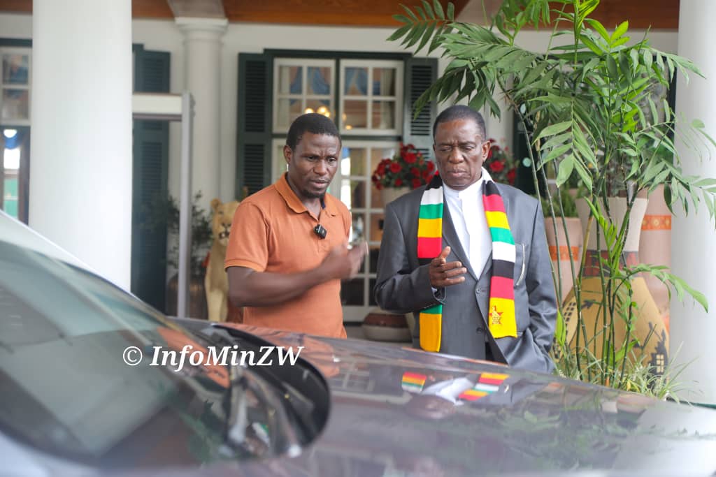 TMunengoni's tweet photo. Today Maxwell Chikumbutso an inventor, entrepreneur, and founder of Saith Technologies and Saith Motors paid a courtesycall on HE President @edmnangagwa. Chikumbutso made one of the world’s first cars that need no fuel, no recharging, no input.
#Zimbabwe
#SAITH https://t.co/WAx5yHUykv