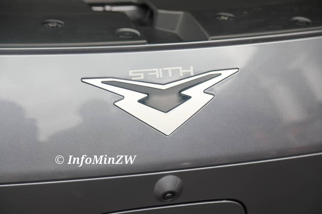 TMunengoni's tweet photo. Today Maxwell Chikumbutso an inventor, entrepreneur, and founder of Saith Technologies and Saith Motors paid a courtesycall on HE President @edmnangagwa. Chikumbutso made one of the world’s first cars that need no fuel, no recharging, no input.
#Zimbabwe
#SAITH https://t.co/WAx5yHUykv