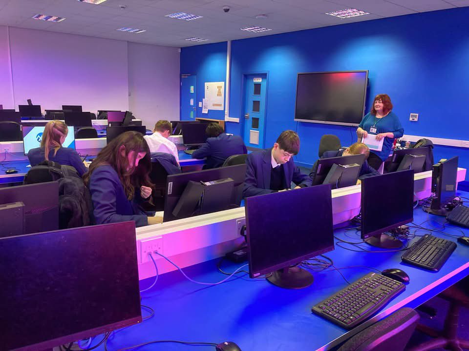 TheManorAcademy's tweet photo. The Y10 students participating in this year’s Brilliant Club Scholars Programmd had their first tutorial yesterday.

This is a great opportunity that we run ea h year to allow students to experience university life. https://t.co/OEAHooU9Ey