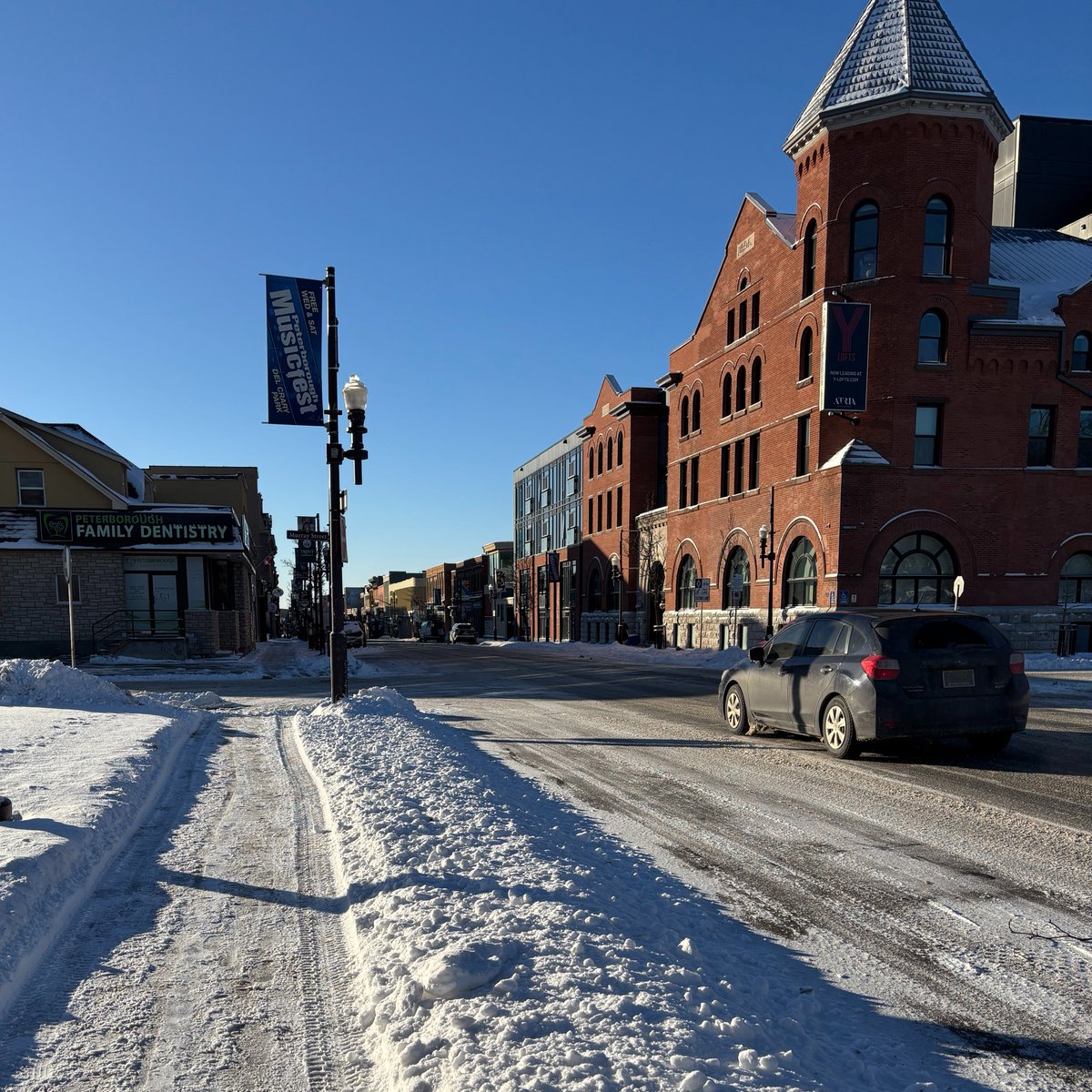 Our crews are working diligently to clear all areas as we prepare for more snow accumulation this evening. Reminder: there is no parking on City streets overnight. (2/2)