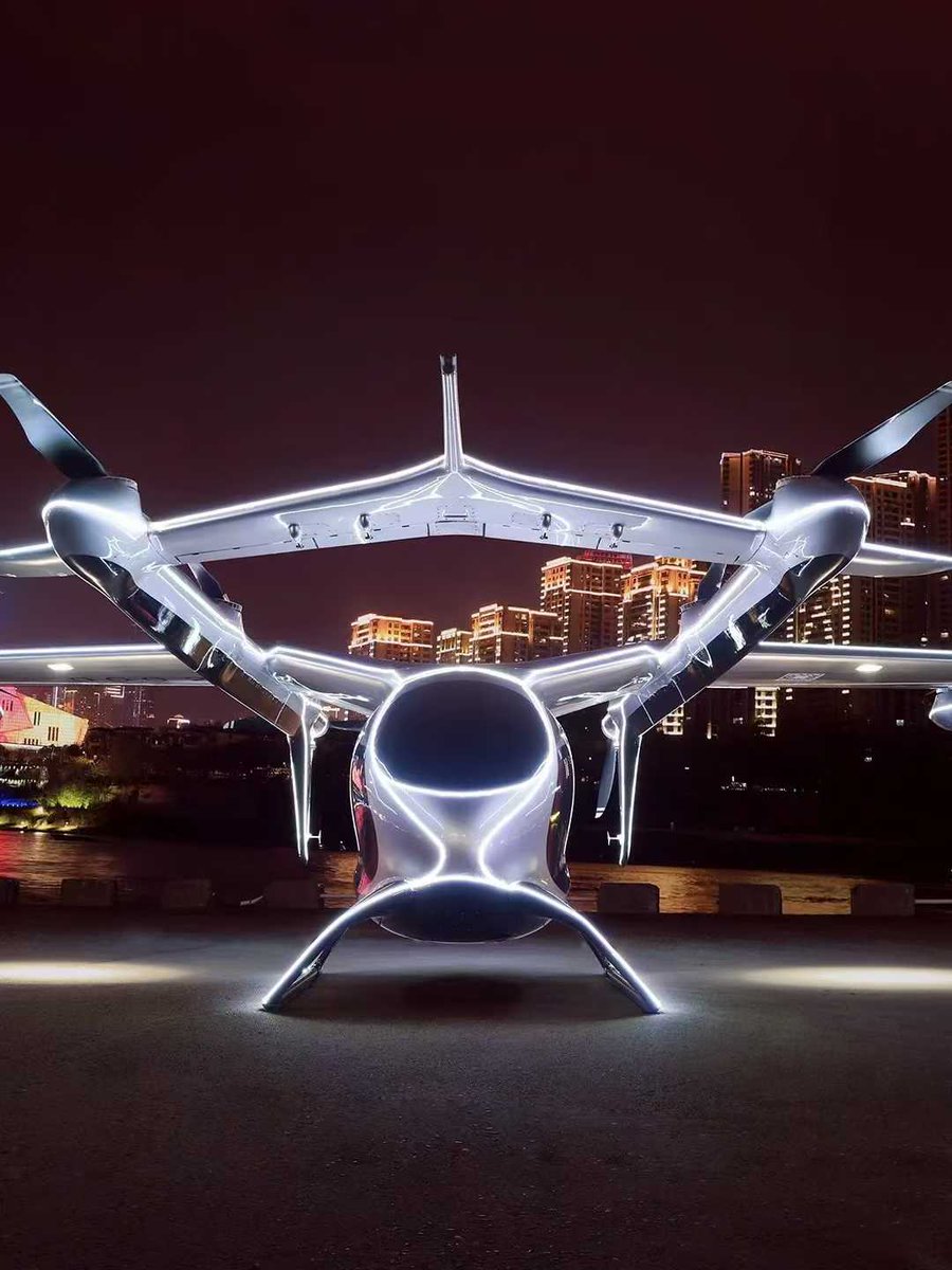 Cstechbeat's tweet photo. Happy Chinese New Year everyone! Here are some of the tech highlight showcased at #China's Spring Festival Gala -- Chunwan -- that's broadcast to billions of people worldwide. #AutoFlight #eVTOL #Unitree https://t.co/eUik0yR3js