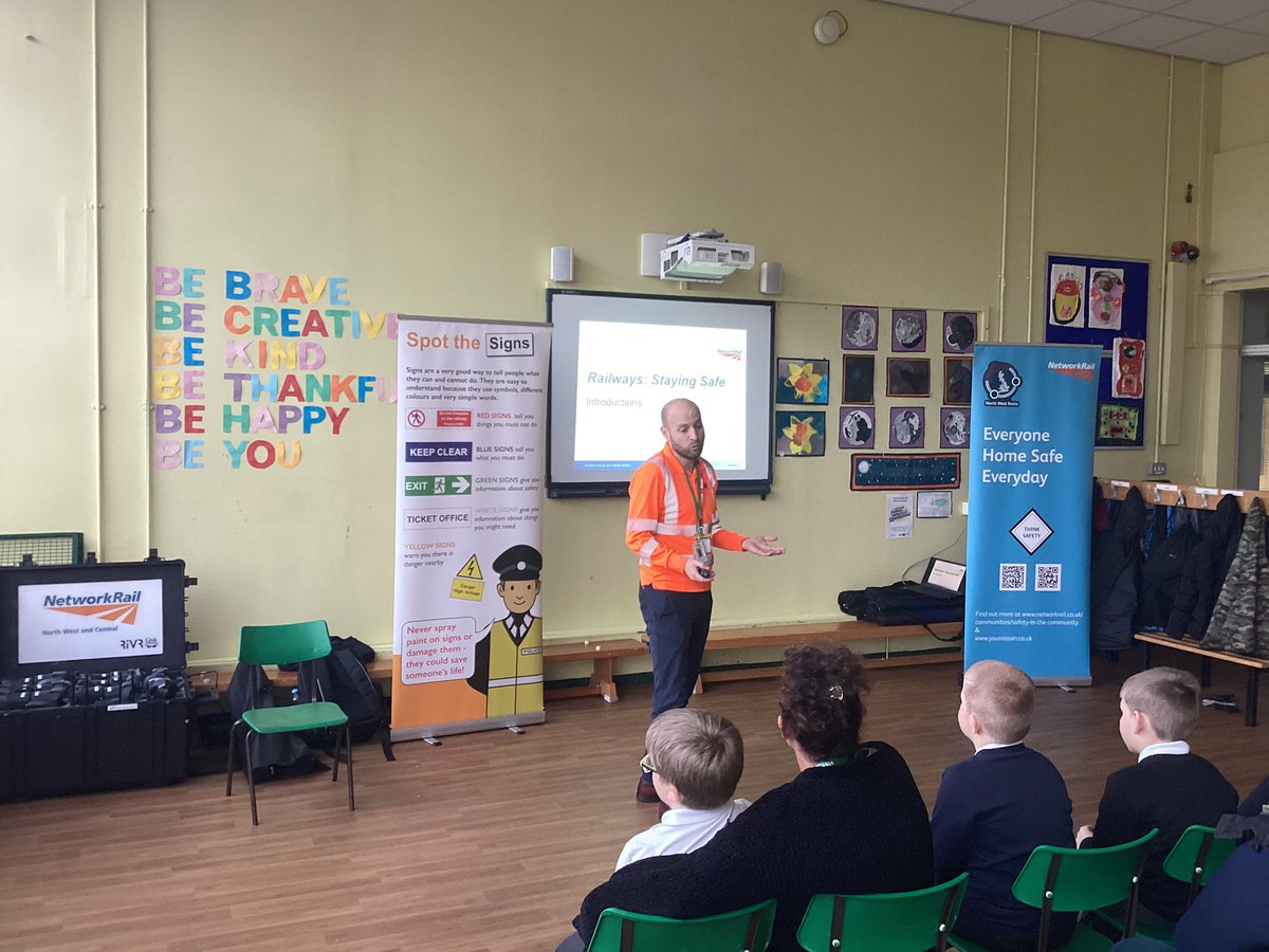 STHELENSPACE's tweet image. Thank you to Chris from @networkrail for coming to PACE to educate us on being safe near the railways. Very informative and the VR headsets were a big hit!