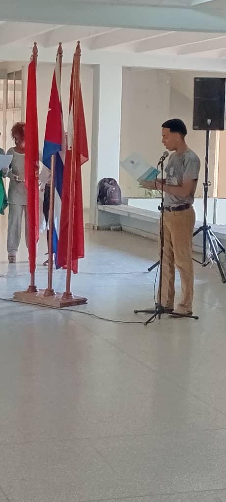 ucfgos's tweet photo. 🇨🇺 Mañana de #homenaje para #honrarlo, #recordarlo, comprender su #trascendencia y #MiCasaUCf lo sabe presente a través de sus jóvenes.  

📸 #Instantáneas del homenaje a #Martí en el #Aniversario172 de su natalicio.

#SomosUCf #MartíEnNosotros #OrgulloUCf #CubaVive https://t.co/ohLVpOfvwa
