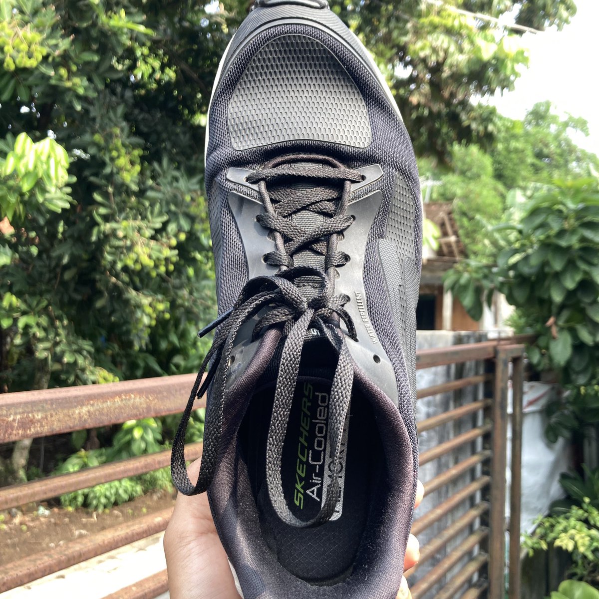 crettaca's tweet photo. @meme_posser Skechers Jogger size 45z yang berminat DM aja https://t.co/EHhbeR3R1E