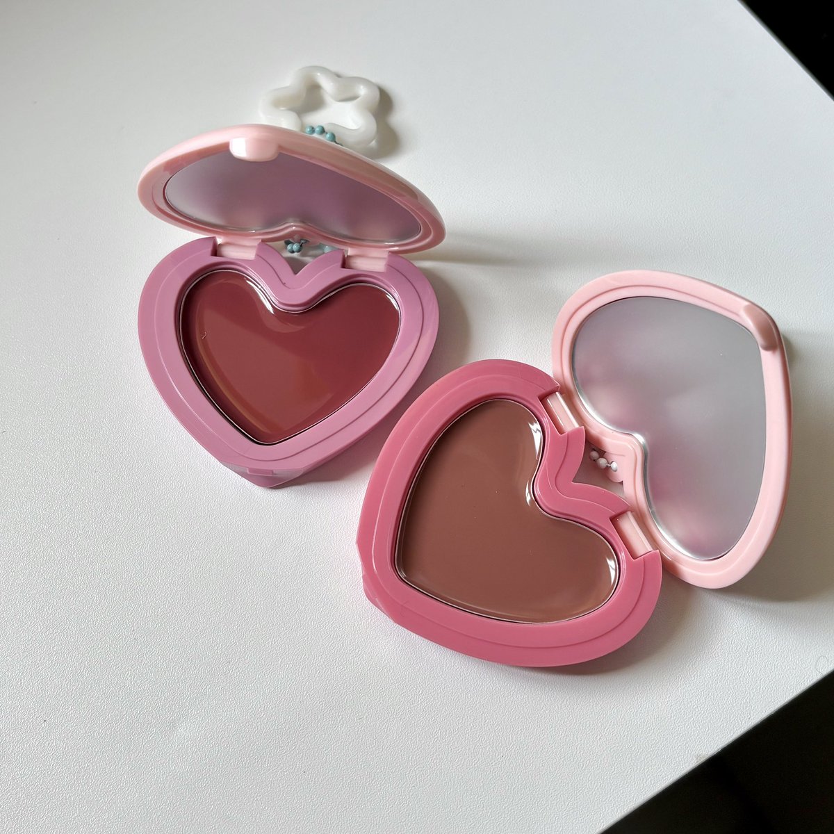 beautiaf's tweet image. 🎀 GIVEAWAY TINTED LIPBALM RAECCA 🎀

aku mau bagi-bagi tinted lipbalm raecca yang supa dupa gemec ini buat 3 orang!

♡ follow aku @beautiaf
♡ RT &amp;amp; like tweet ini
♡ RT &amp;amp; like tweet di pinned profilr &amp;amp; direply
♡ reply mau shade apa.

end minggu, good luck!💗