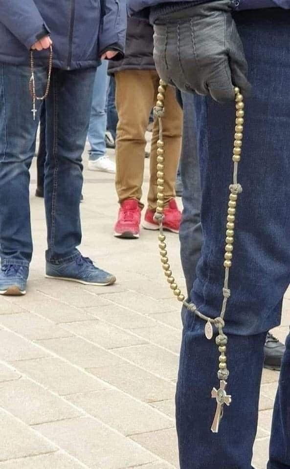 PrayTheRosary12's tweet image. “Give me an army saying the Rosary and I will conquer the world.” – Blessed Pope Pius IX