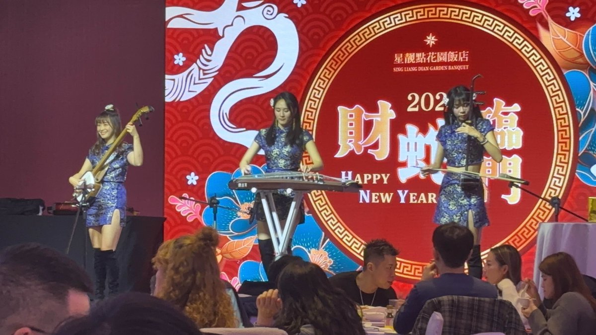 timtung_eth's tweet photo. 派網 @pionex_zh  陪你圍爐十菜一湯過年🧧
周邊送送送！穿周邊新年發發發 ✨ 

祝福大家蛇來運轉 金蛇不斷
 @pionex 派網爸爸要來送五套周邊啦

1⃣ 轉發貼文並曬出你的年夜飯 + 附上派網 APP 使用證明
2⃣ 追蹤 @timtung_eth & @pionex_zh
3⃣ 留言 + 轉發貼文帶上 #派網陪你圍爐

就有機會獲得派網精美周邊
統一抽獎日期 : 2/5 (三) 💎