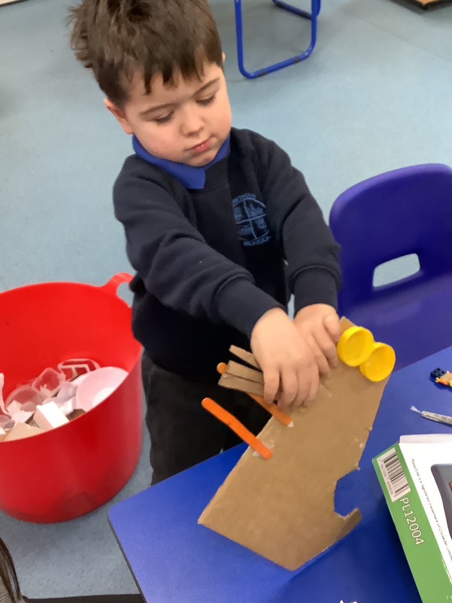 CaythorpeSchool's tweet photo. This afternoon, child in EYFS chose to work together. They explored different ways of attaching materials. We had a stapler, split pins, tape, glue and under supervision, a hot glue gun. “I made this move” “It’s a tractor with legs that move” #nurturinghearts #inspiringminds https://t.co/bnRU3WwX02