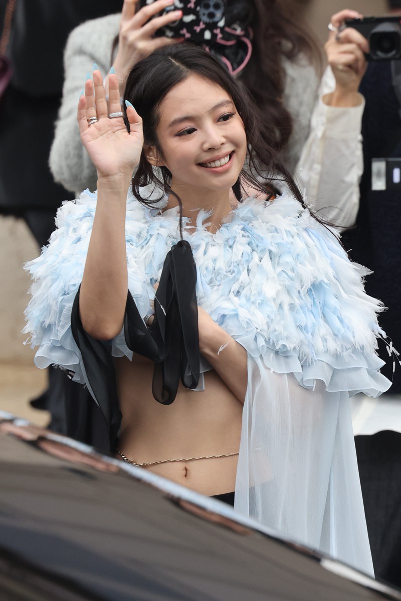 seventeen's tweet photo. Jennie Kim the princess that you are! https://t.co/ji06ZjR7zp